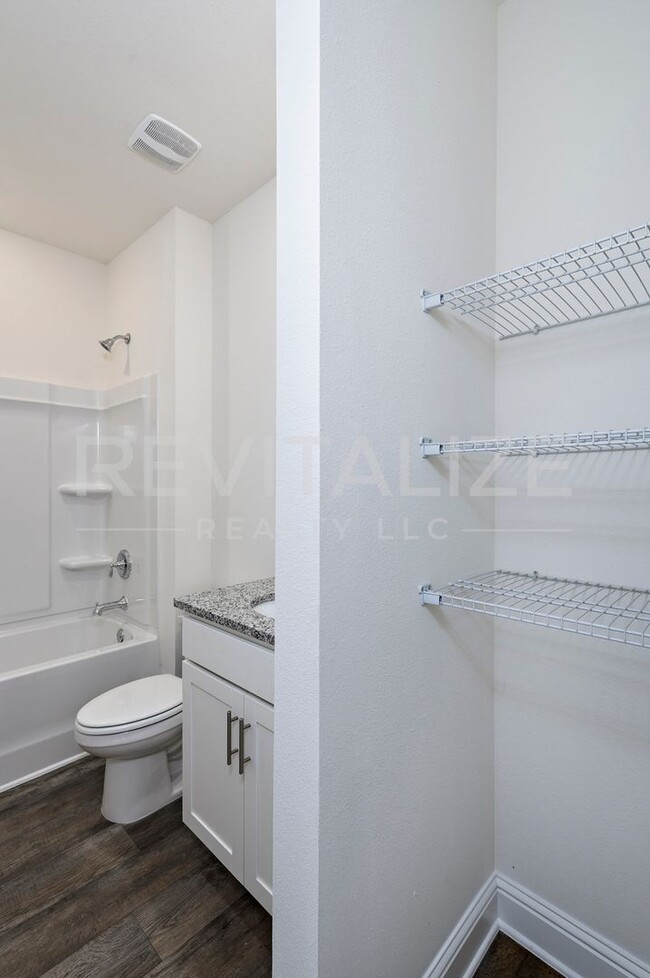 Building Photo - 13330 Shea Cir