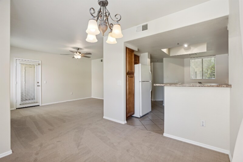 Building Photo - 4925 E Desert Cove Ave