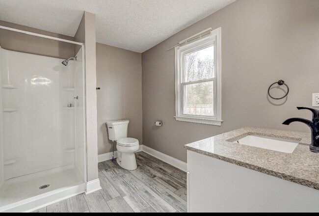 Building Photo - Beautiful 3 bedroom 2 bath country living ...