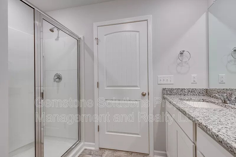 Building Photo - 608 Clifford Hts