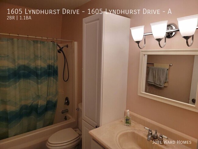 Building Photo - 1605 Lyndhurst Dr