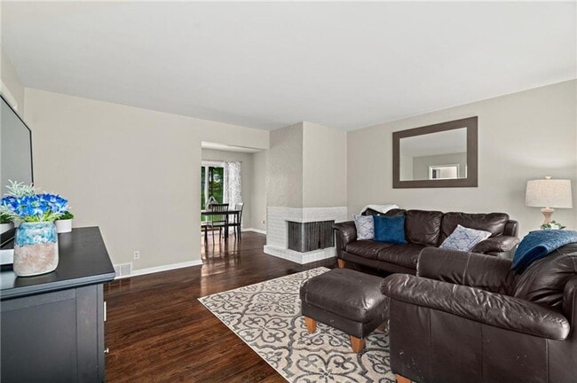 Building Photo - Adorable Three Bedroom Ranch in Overland Parkh