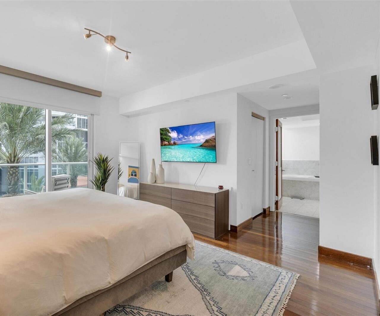 Building Photo - 1331 Brickell Bay Dr