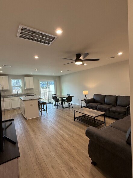 Building Photo - 338 Myrtle Meadows Dr