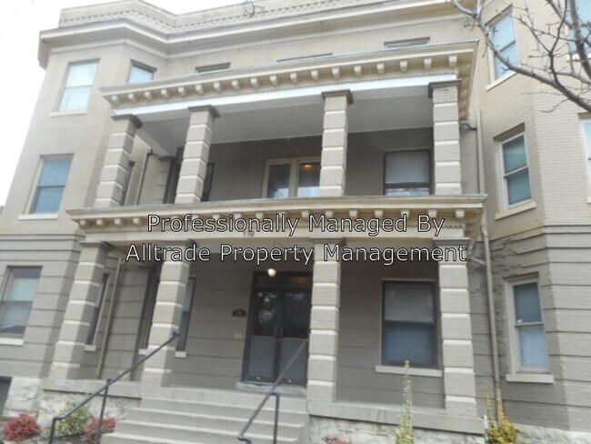 Primary Photo - 119 W Burnett Ave