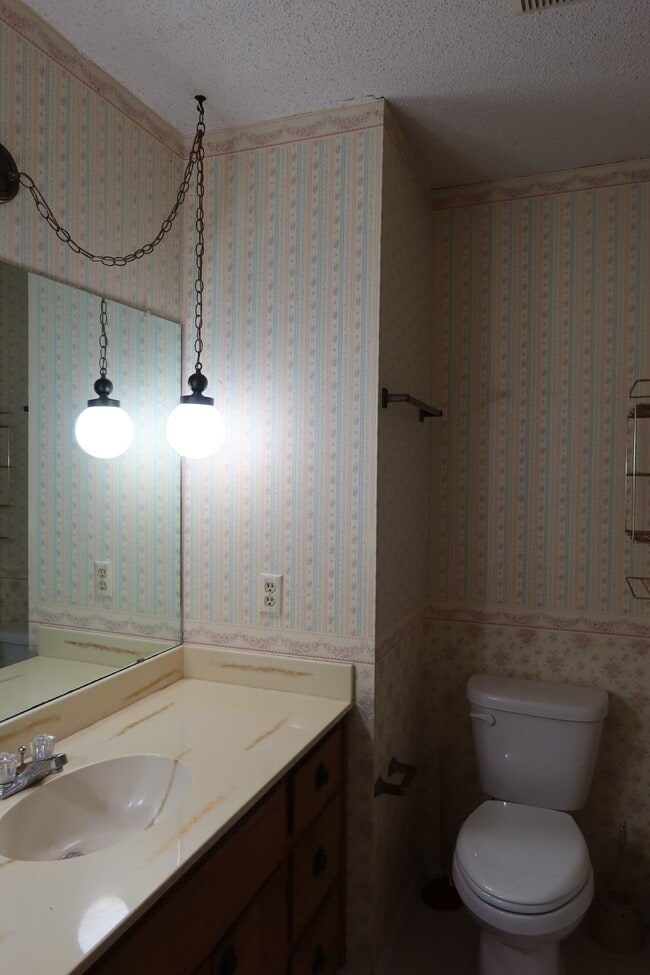 Building Photo - 101 Travis Ln