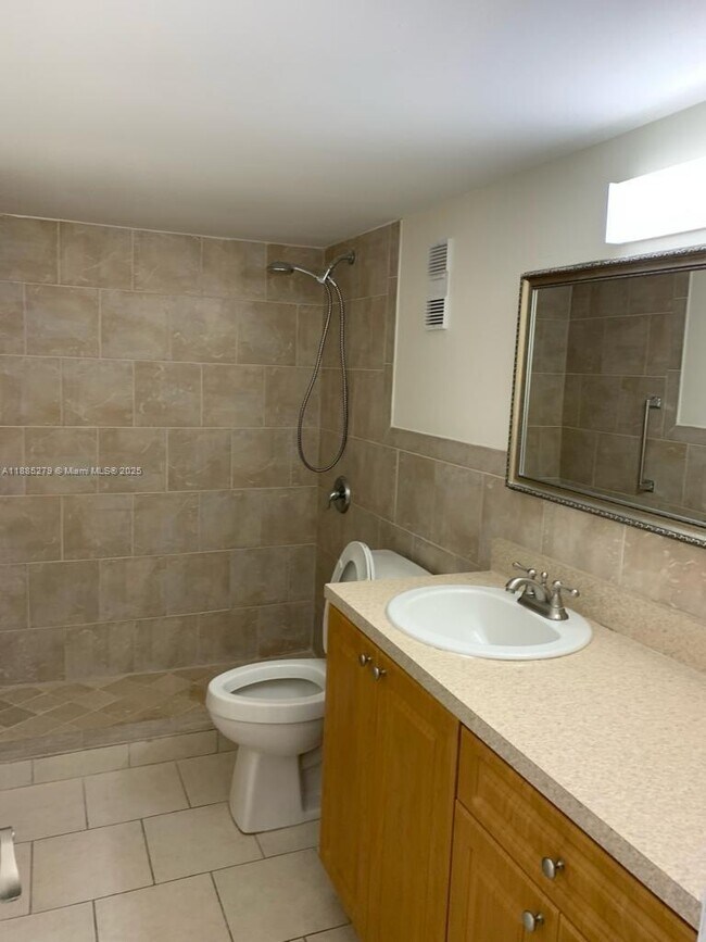 Building Photo - 1555 W 44th Pl