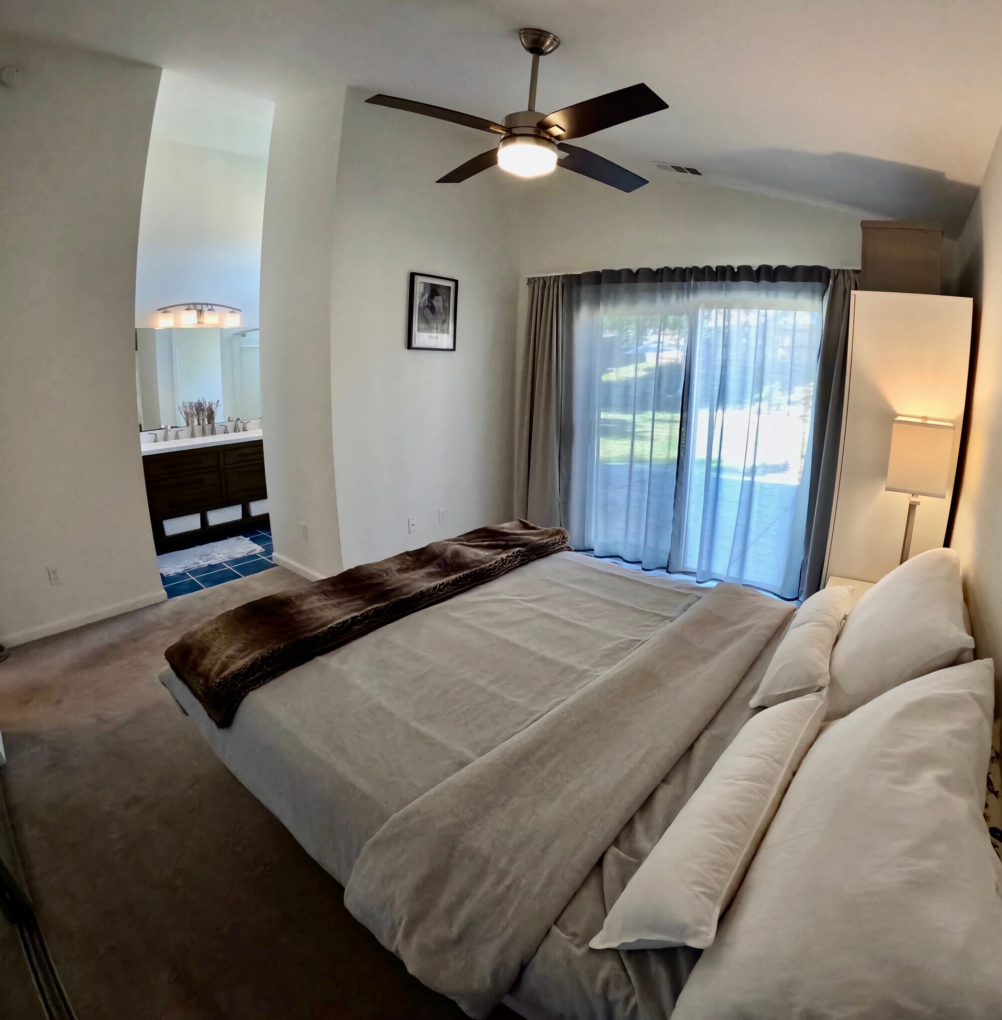 Main Bedroom with vaulted ceilings, ensuite bathroom, & access to backyard. - 4929 Chelsea Glen Ct