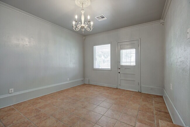 Building Photo - 910 Garver St
