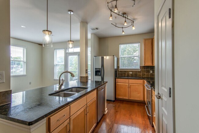 Building Photo - Rare rental opportunity at Bristol West End!