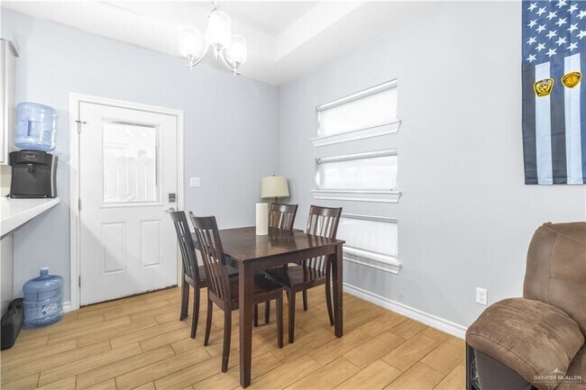 Building Photo - 17 S Colt Ln