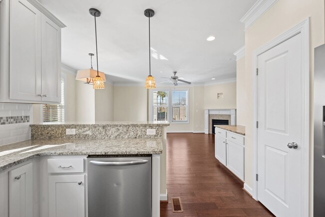 Building Photo - Chick's Beach Condo 3BR & 3.5BA w/2-car garage