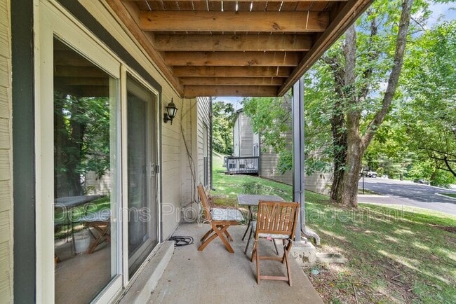 Building Photo - 207 Summit Ridge Dr