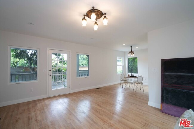 Building Photo - 1365 1/2 Maltman Ave