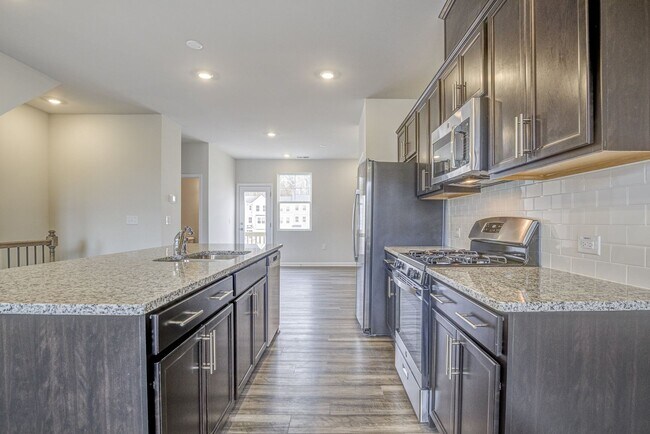 Building Photo - 2437 Kasota Ln