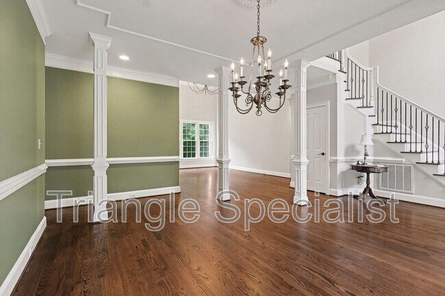 Building Photo - 6121 Carlyle Dr