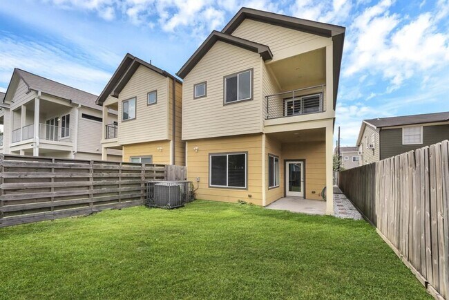 Building Photo - 4411 Hershe St