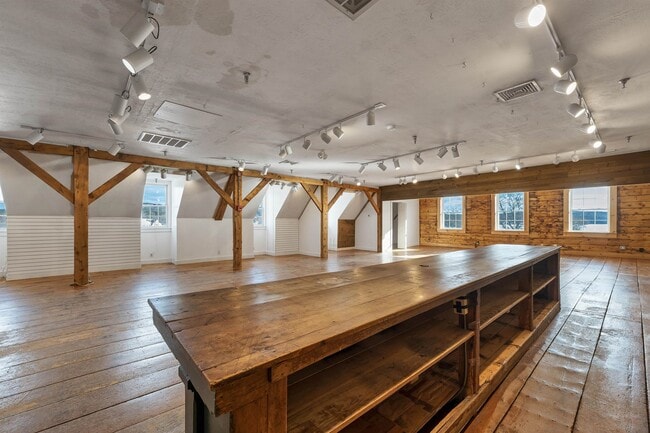 Building Photo - 312 Daniel Webster Hwy