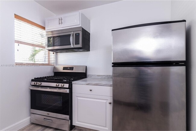 Building Photo - 8430 Harding Ave