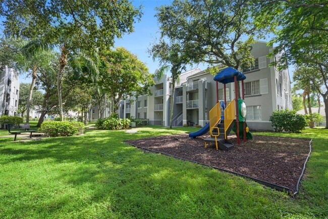 Building Photo - 655 SW 111th Way