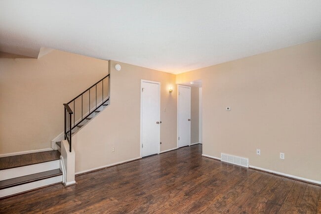 Building Photo - Spacious 2 bedroom home in the heart of Ha...