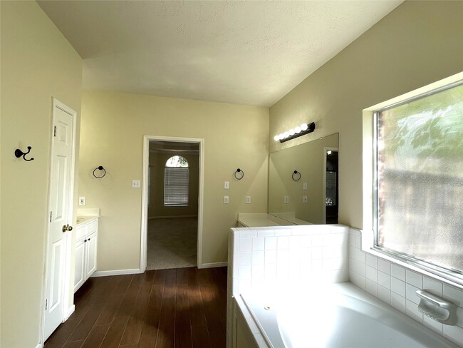 Building Photo - 1723 Rustic Oak Ln