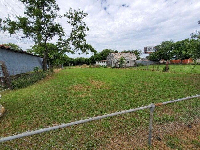 Building Photo - "Charming Cresson Retreat: Cozy 2-Bed Home...