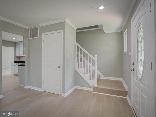 Building Photo - 6812 Landor Ln