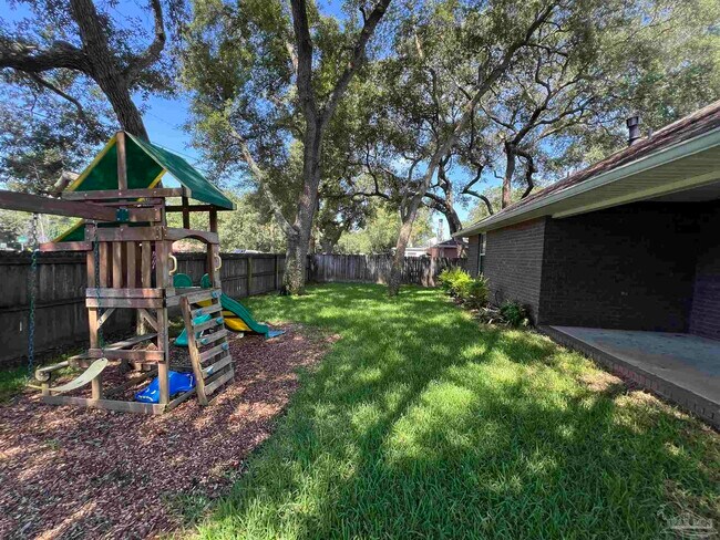 Building Photo - 7951 Amethyst Dr