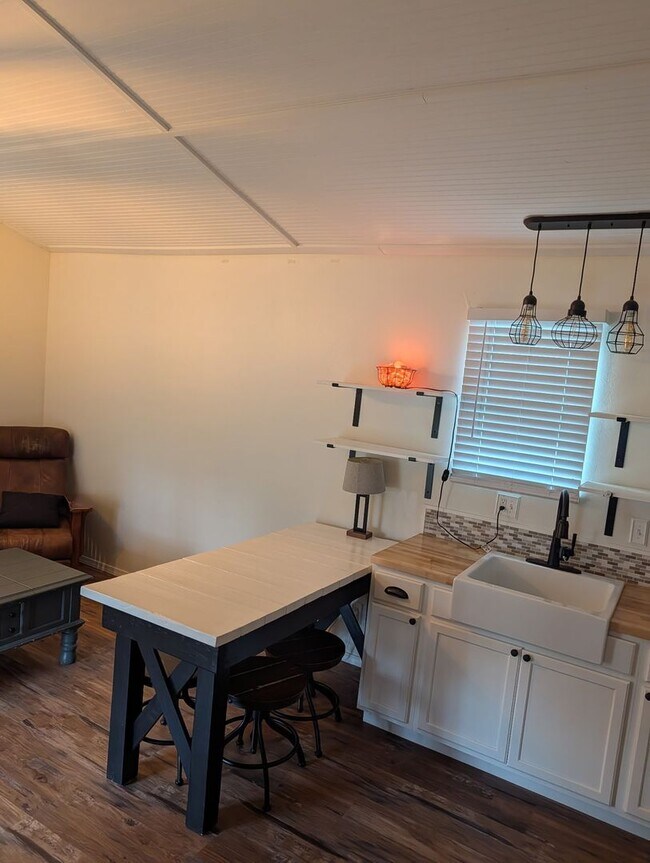 Building Photo - 181 Honeysuckle Ln