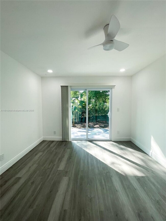Building Photo - 7915 NW 73rd Ave