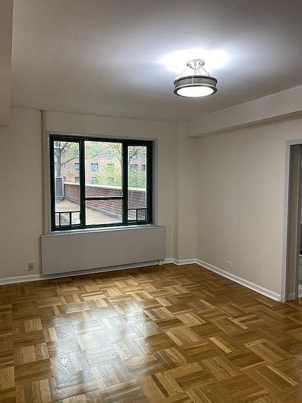 Building Photo - 1527 Metropolitan Ave