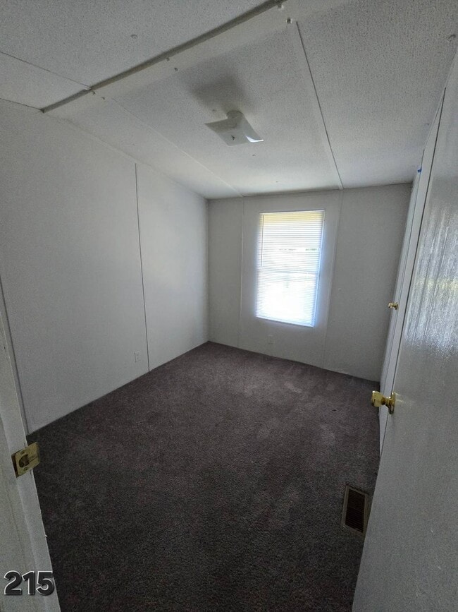 Building Photo - 215 Julia St