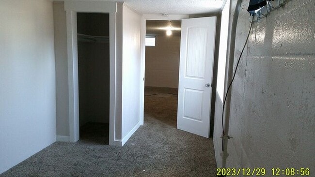Building Photo - Large SE Boise home