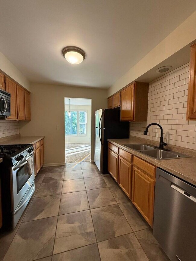 Building Photo - 534 River Front Cir