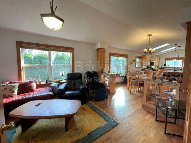 Building Photo - 4834 SE Kelly St