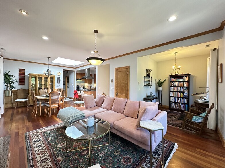 Building Photo - 1437 W Olive Ave