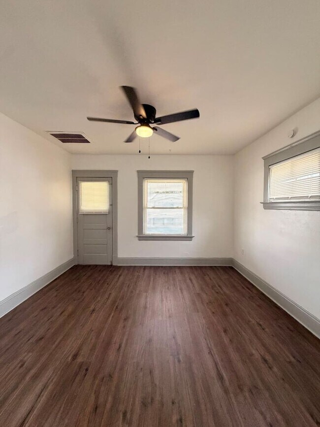 Building Photo - 3464 W 49th St