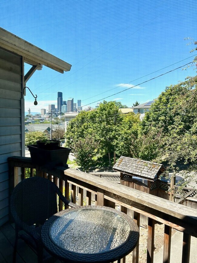 Building Photo - PRAGER DUPLEX