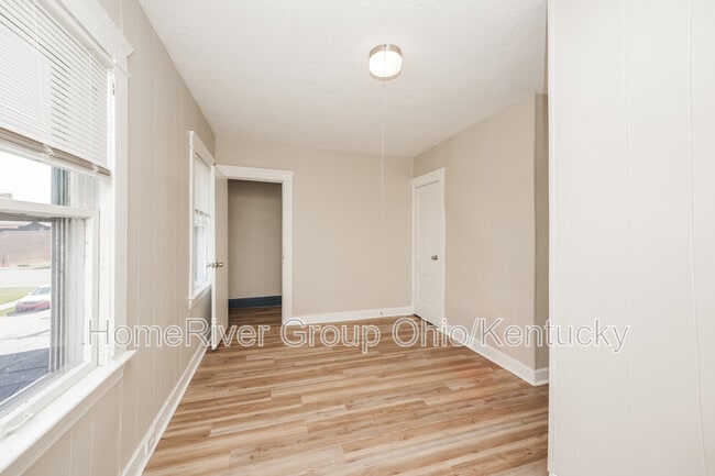 Building Photo - 4158 E 119th St
