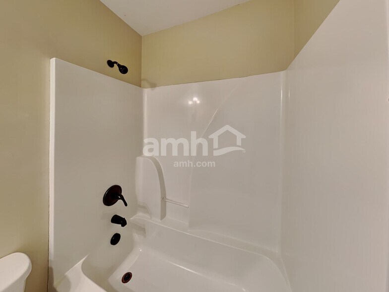 Building Photo - 902 Tanager Ct