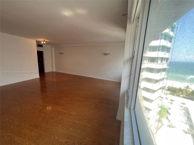 Building Photo - 5255 Collins Ave