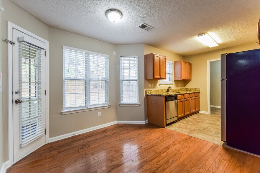 Building Photo - 4405 Grove Dr NW