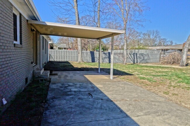 Building Photo - 905 Coronado Ave SE