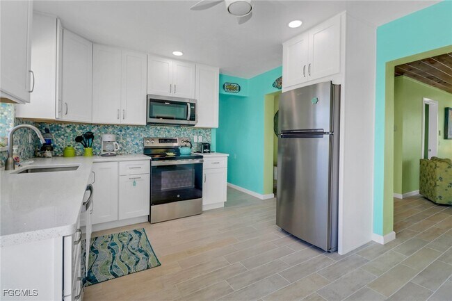 Building Photo - 2567 Cay Cove