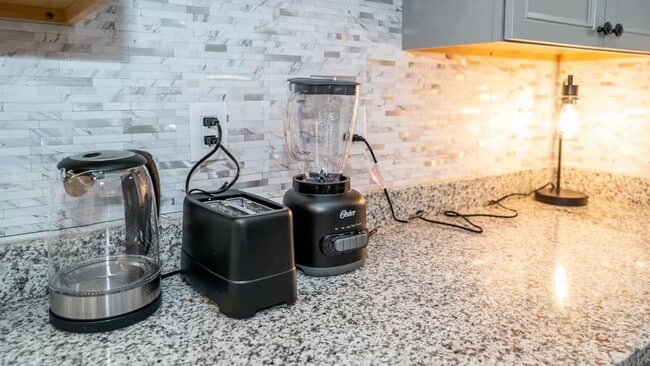 Building Photo - 65 Kimball Ave