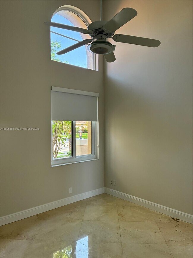 Building Photo - 384 Coconut Cir