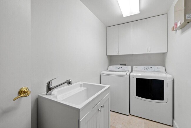 Building Photo - 3720 S Ocean Blvd