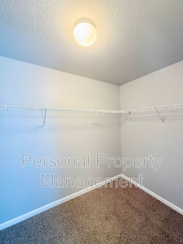 Building Photo - 2727 S White Salmon Dr