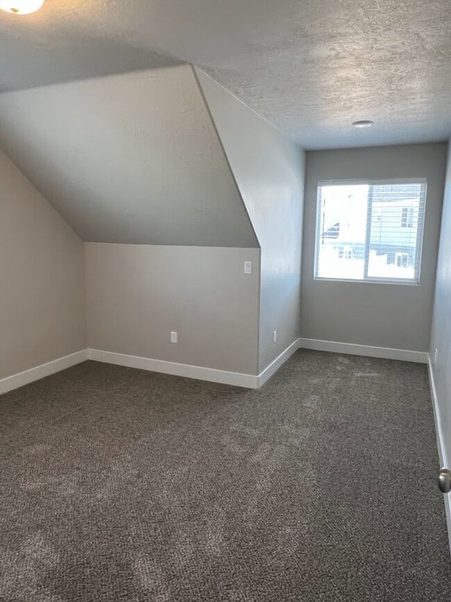 Building Photo - 1511 W Pyrite Ln